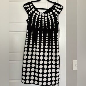 Women’s London Times black and white sz8. Cap sleeve dress NWT